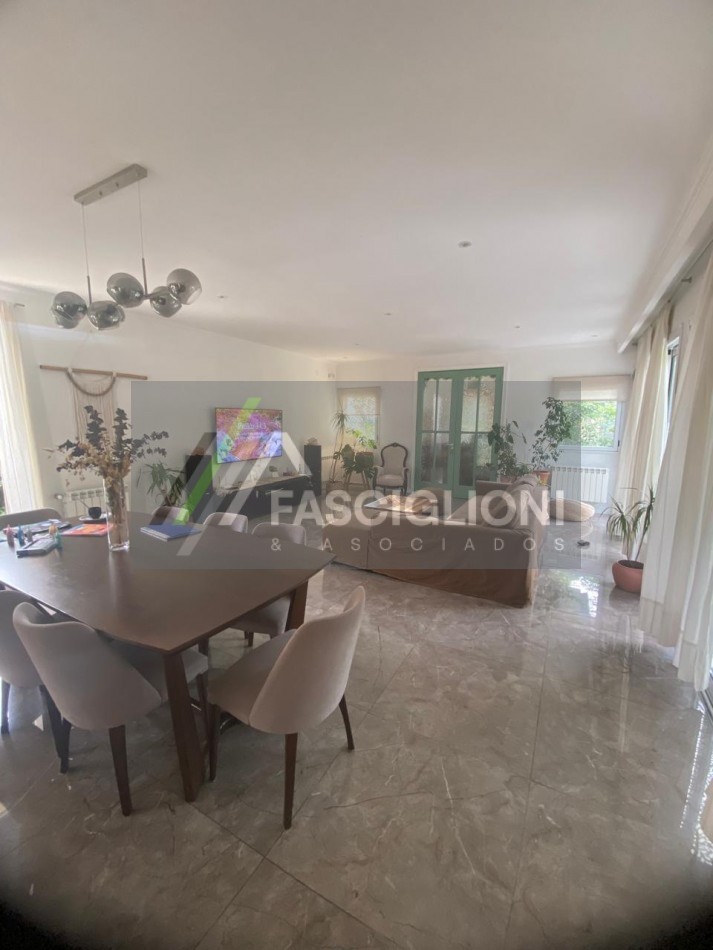 VENTA IMPORTANTE CHALET EN MAR DEL PLATA 
