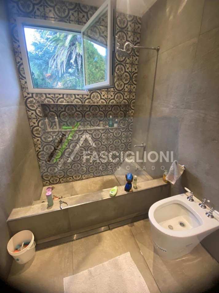 VENTA IMPORTANTE CHALET EN MAR DEL PLATA 