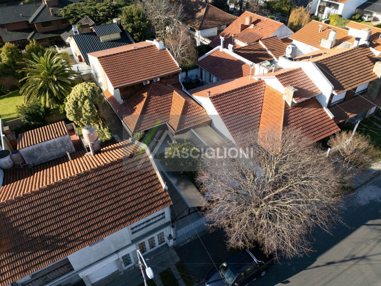 DOS PROPIEDADES EN UN LOTE . Chauvin