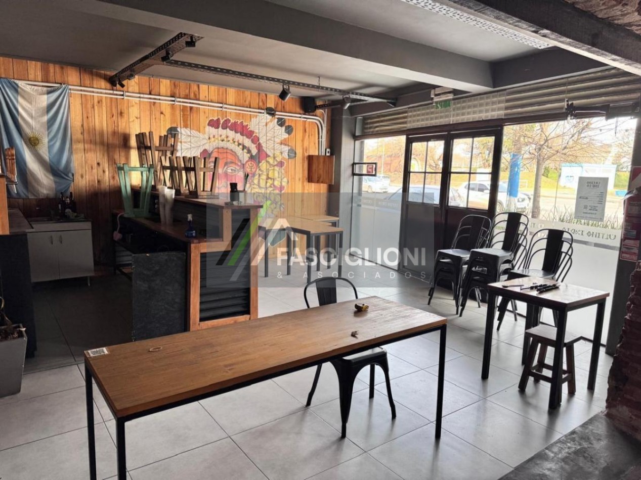LOCAL COMERCIAL180 M2 CUB. J.B. JUSTO AL 3700