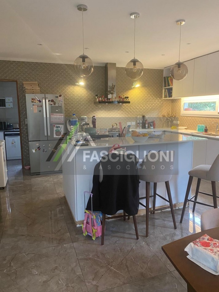 VENTA IMPORTANTE CHALET EN MAR DEL PLATA 