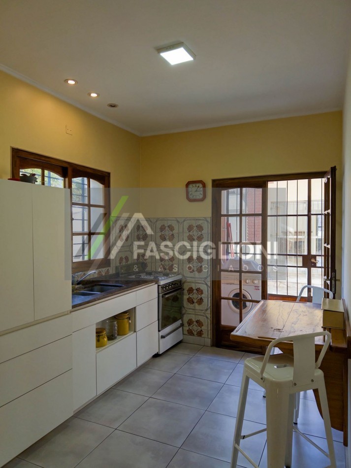 DOS PROPIEDADES EN UN LOTE . Chauvin