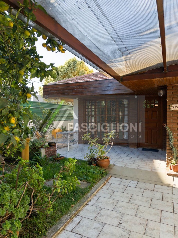 DOS PROPIEDADES EN UN LOTE . Chauvin