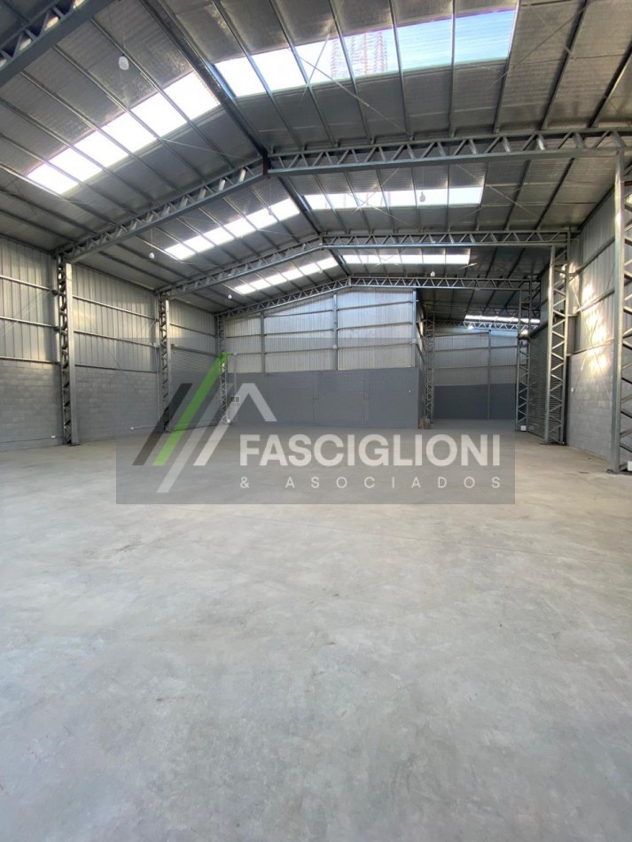 GALPON A ESTRENAR 580M2. AV.LURO Y PIGUE