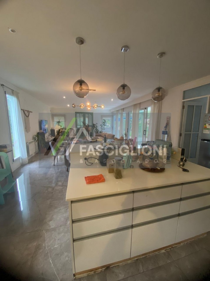 VENTA IMPORTANTE CHALET EN MAR DEL PLATA 