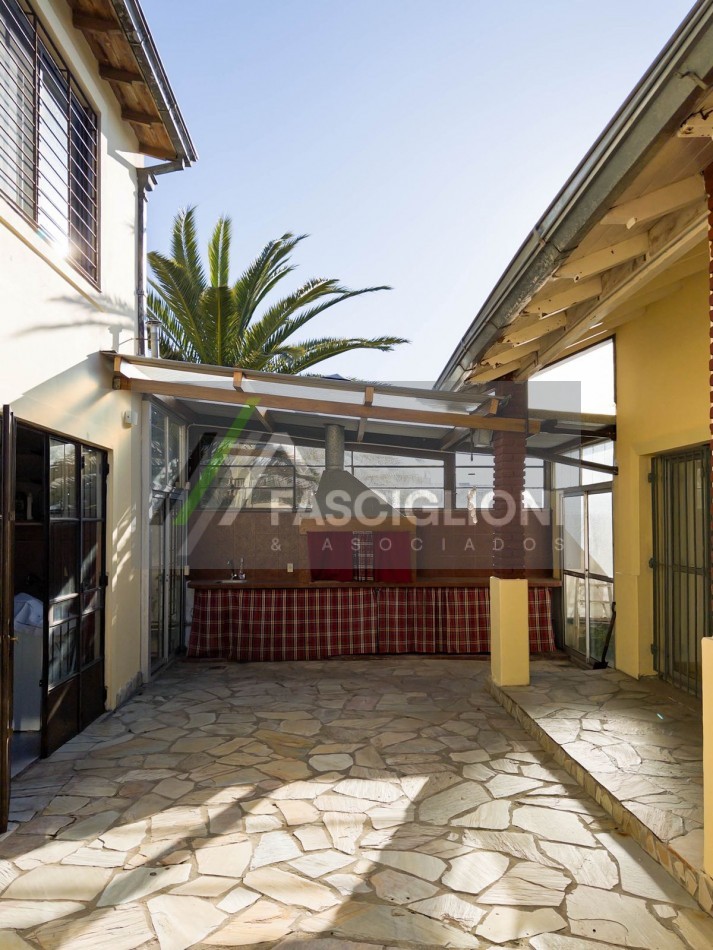 DOS PROPIEDADES EN UN LOTE . Chauvin