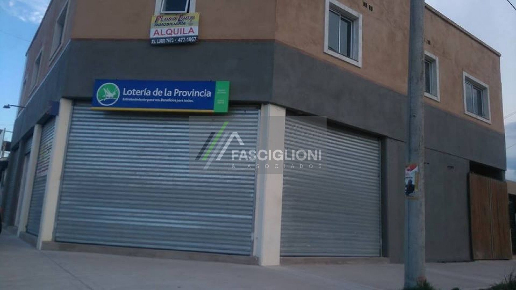 OPORTUNIDAD PARA INVERSOR! DOS LOCALES MAS 4 DEPARTAMENTOS. COLON Y 220