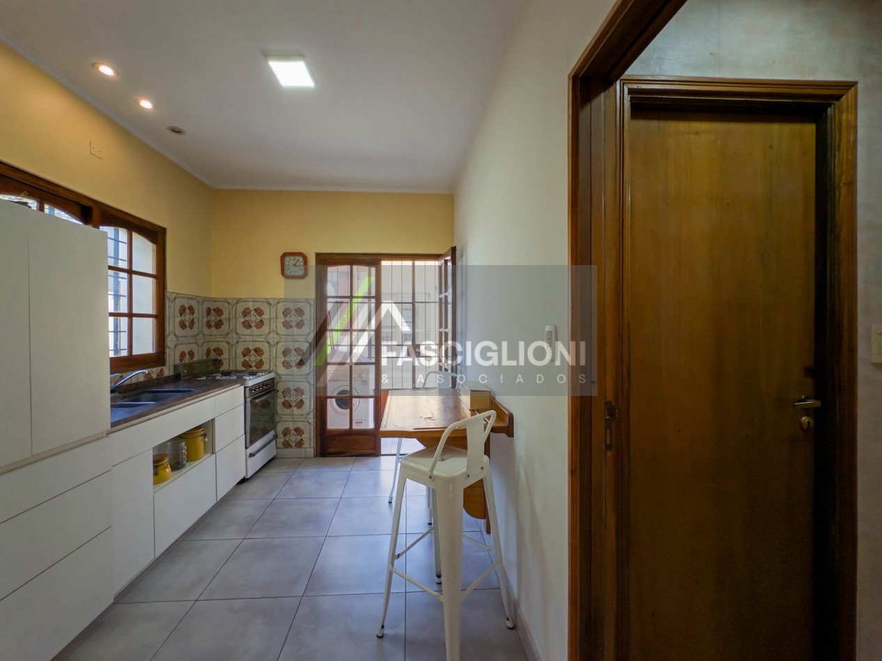 DOS PROPIEDADES EN UN LOTE . Chauvin