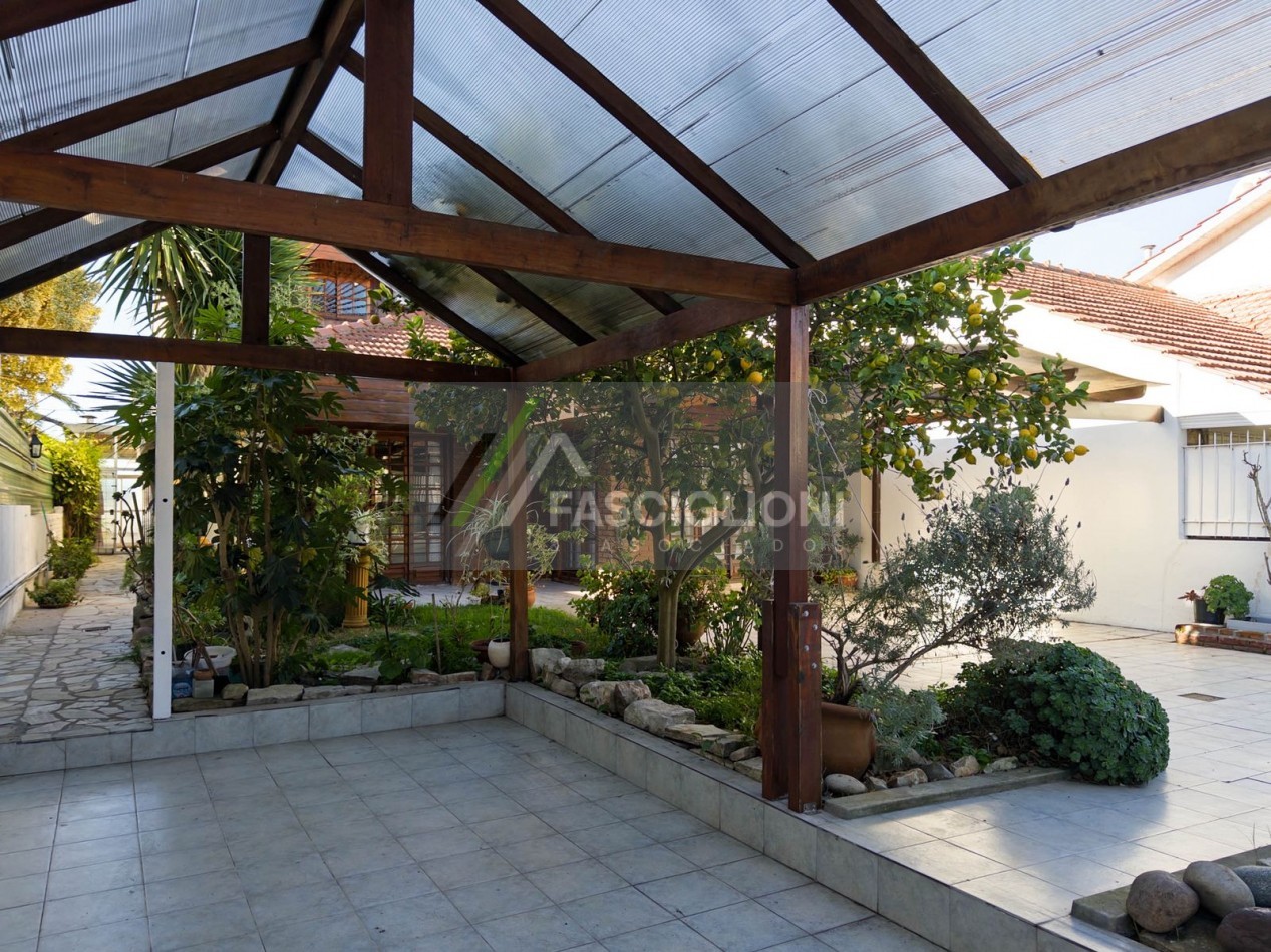 DOS PROPIEDADES EN UN LOTE . Chauvin