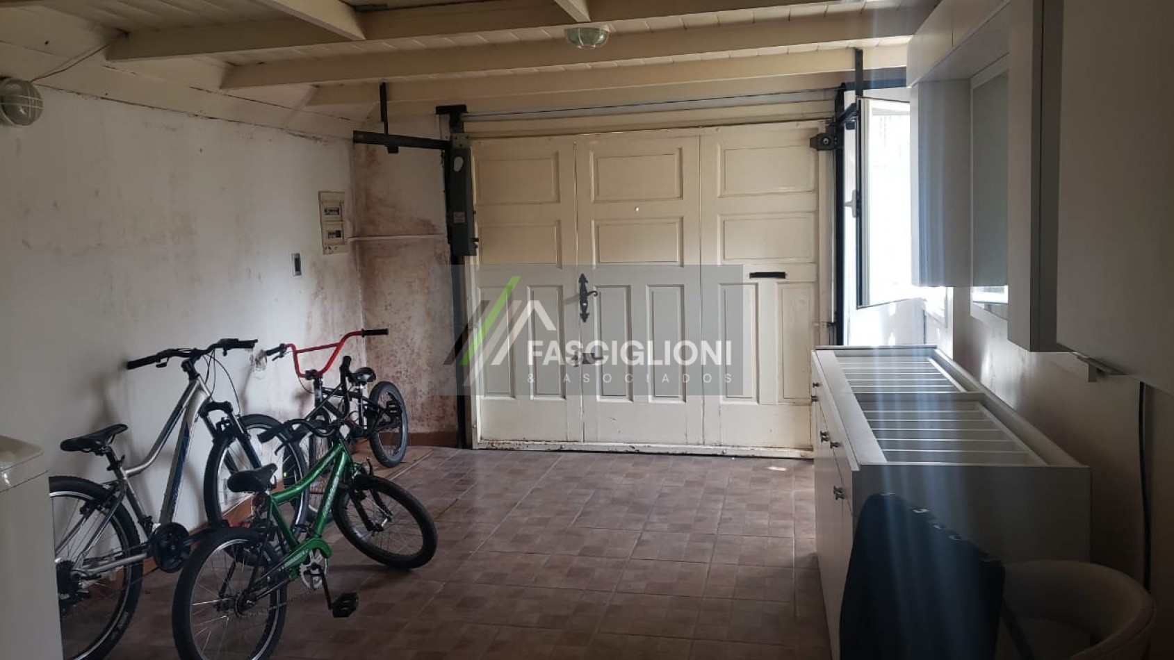 CHALET 6 ambientes. Saavedra y guemes