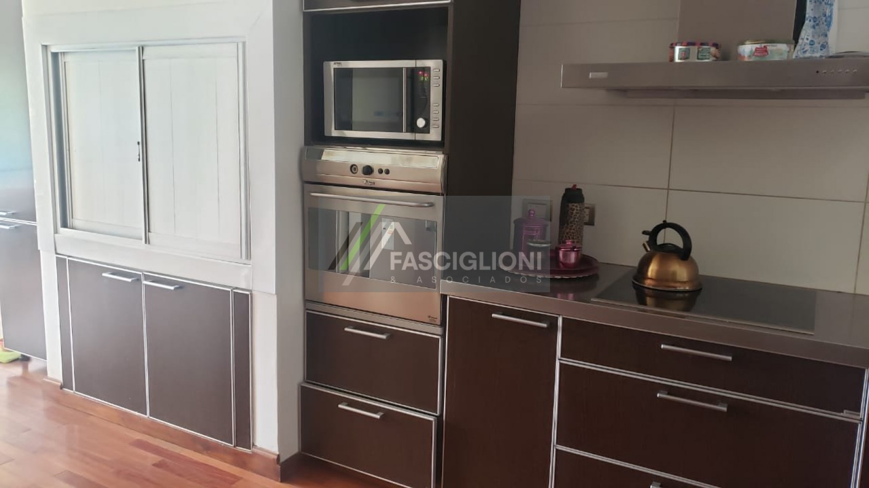 CHALET 6 ambientes. Saavedra y guemes