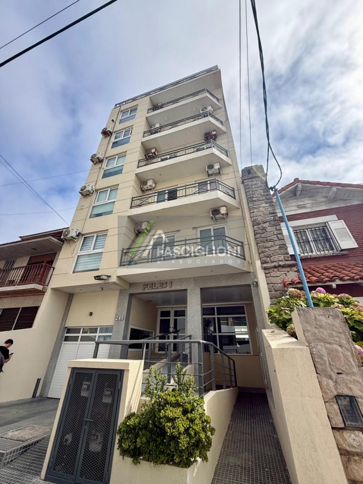 VENTA MODERNO AMBIENTE A METROS DEL MAR