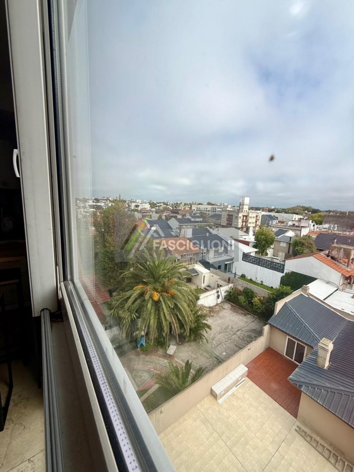 VENTA MODERNO AMBIENTE A METROS DEL MAR