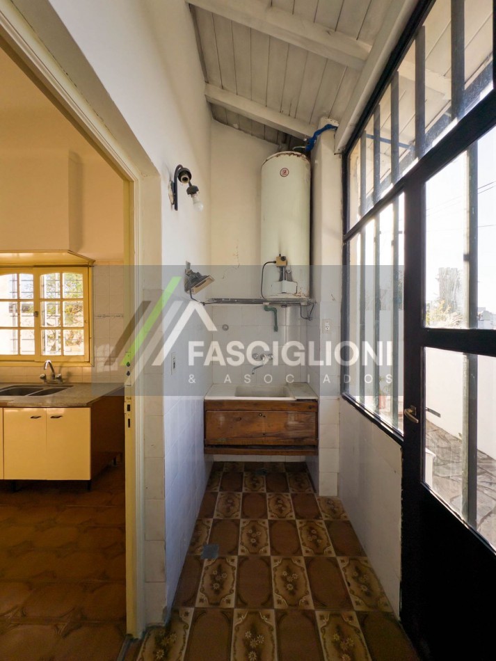 DOS PROPIEDADES EN UN LOTE . Chauvin