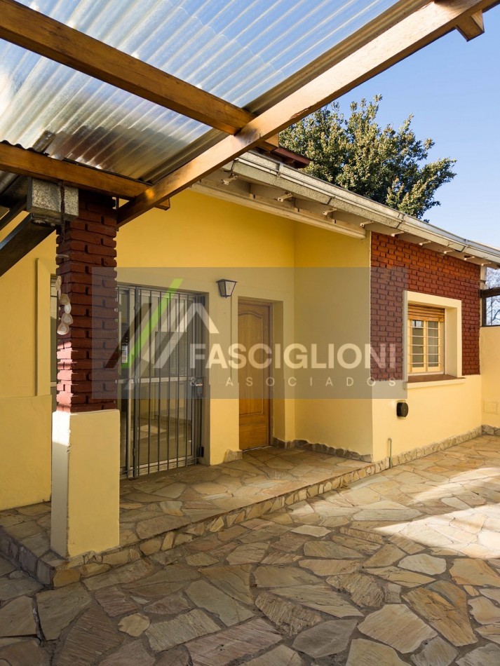 DOS PROPIEDADES EN UN LOTE . Chauvin