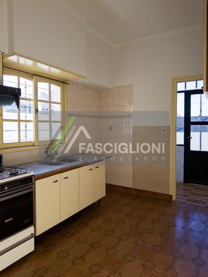 DOS PROPIEDADES EN UN LOTE . Chauvin