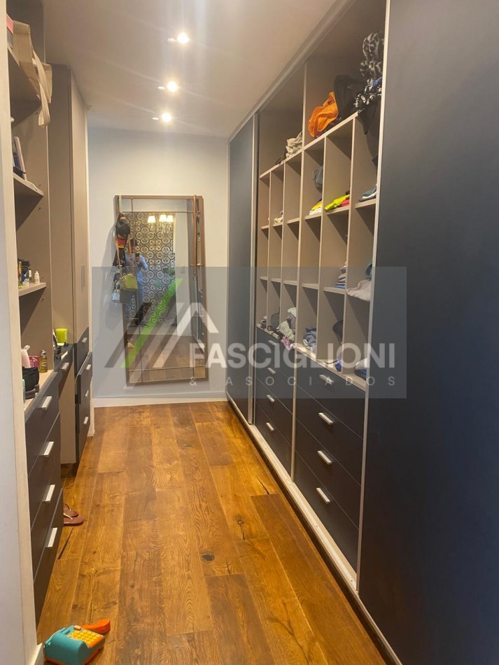 VENTA IMPORTANTE CHALET EN MAR DEL PLATA 