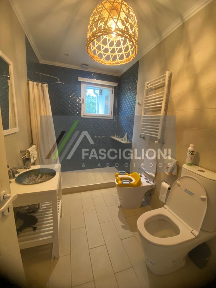 VENTA IMPORTANTE CHALET EN MAR DEL PLATA 