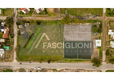 Manzana en Av.180 entre Garay y Castelli